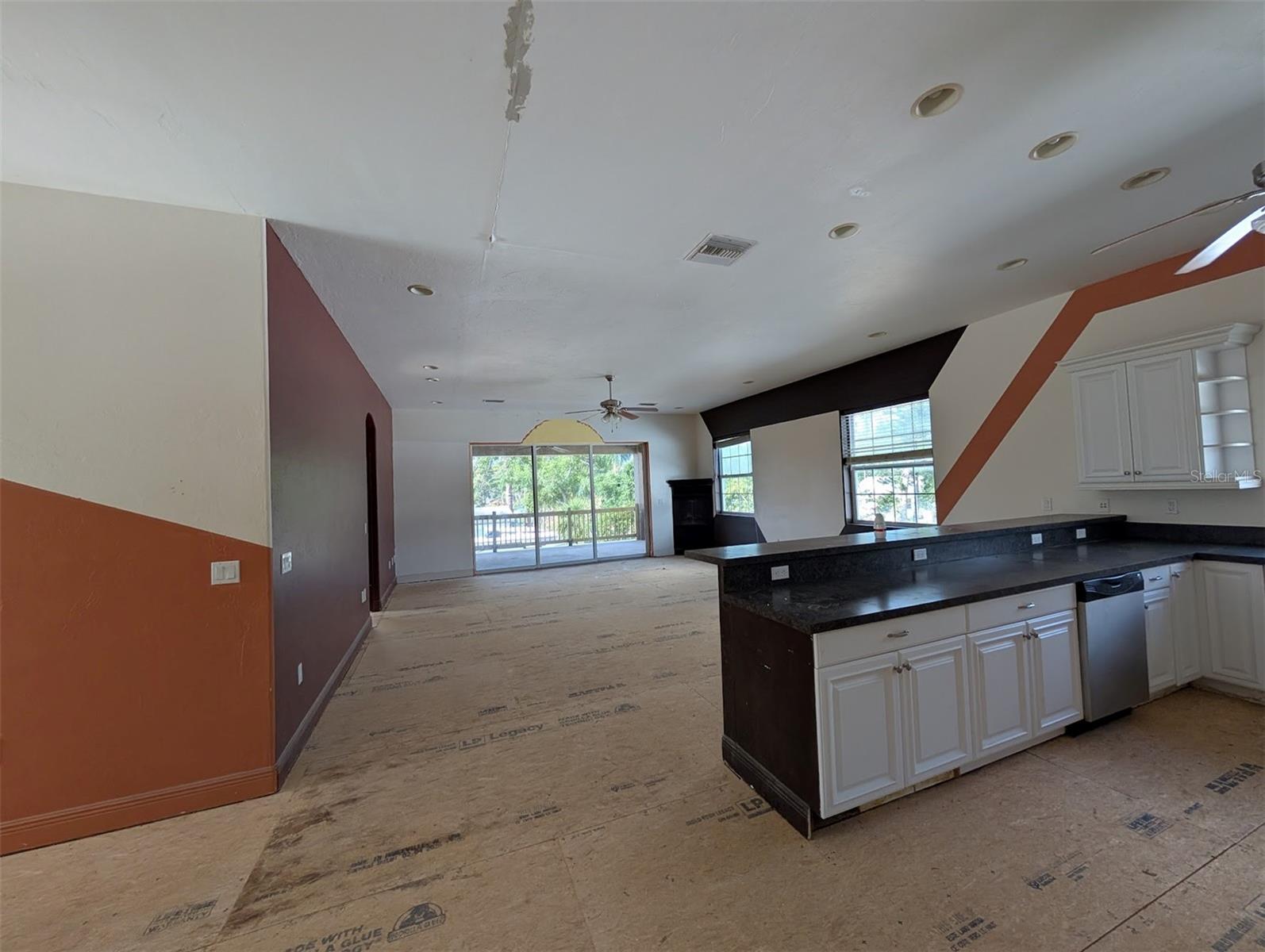 COTTAGE IN THE PINES - Residential
