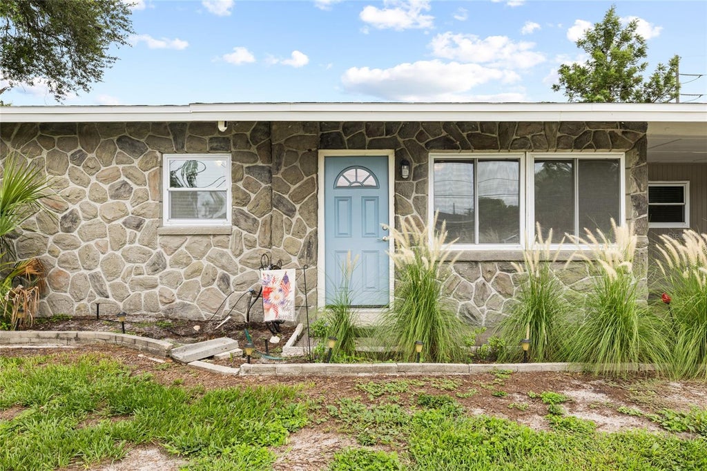 Photo of 3603 W Oklahoma Avenue, Tampa, FL 33611 (MLS # TB8518232)