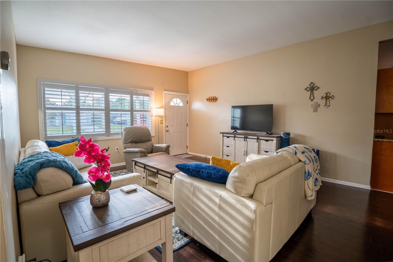 ANONA GROVES - Residential