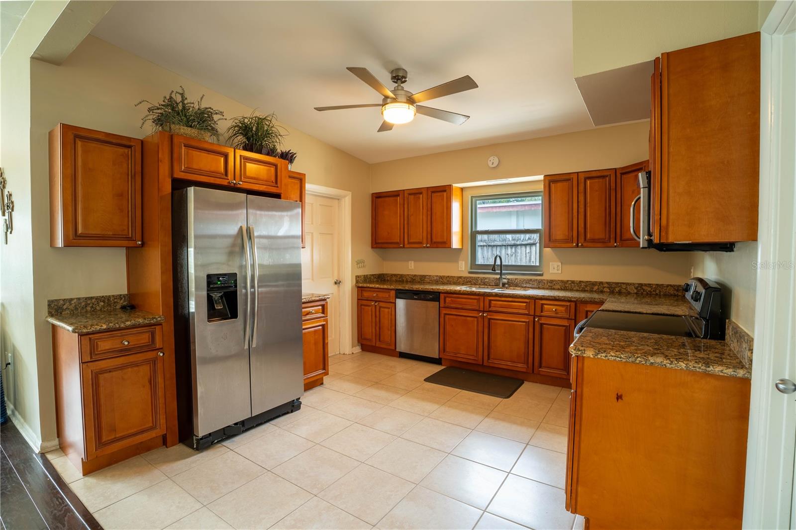 ANONA GROVES - Residential