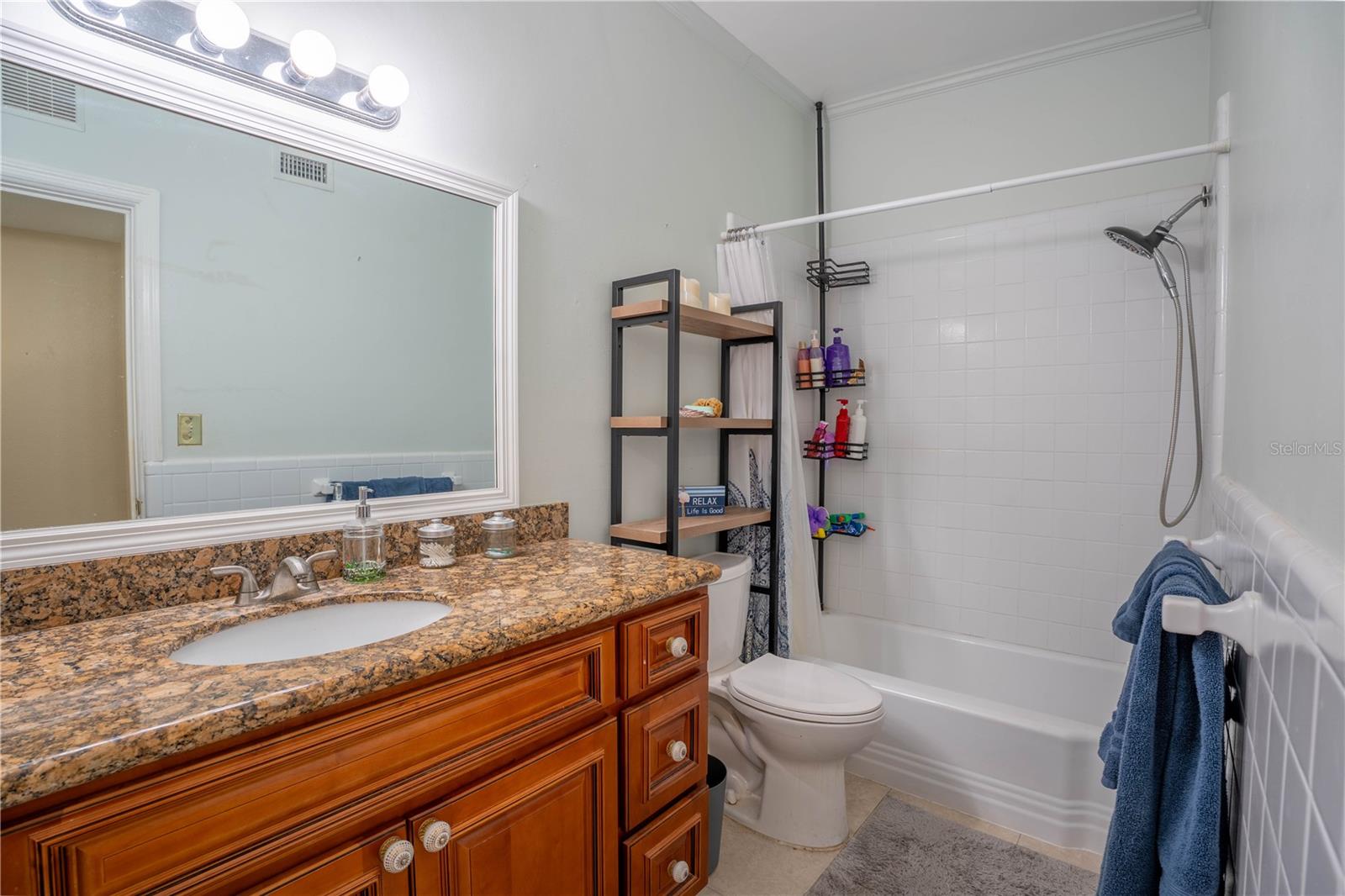 ANONA GROVES - Residential