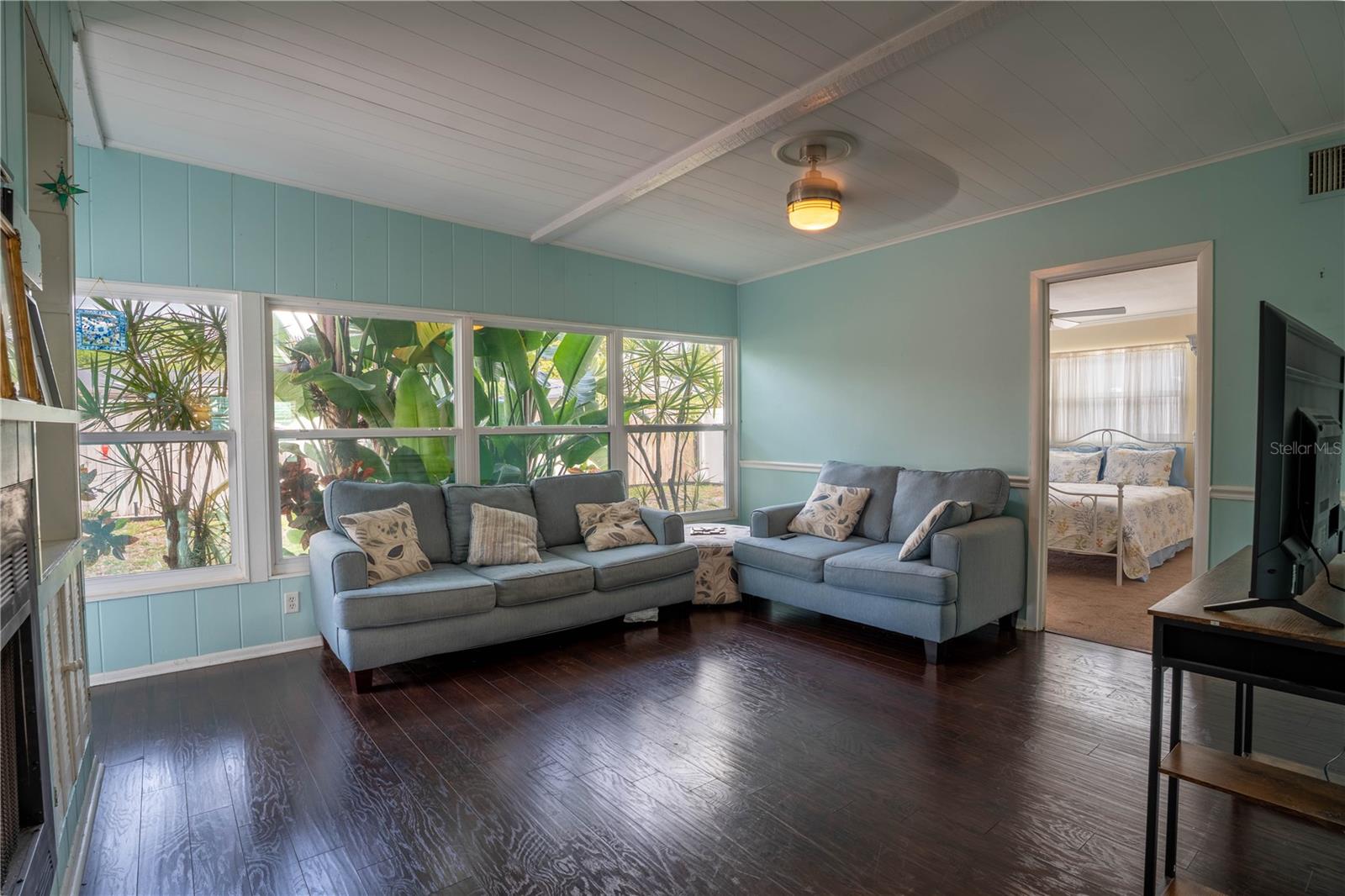 ANONA GROVES - Residential