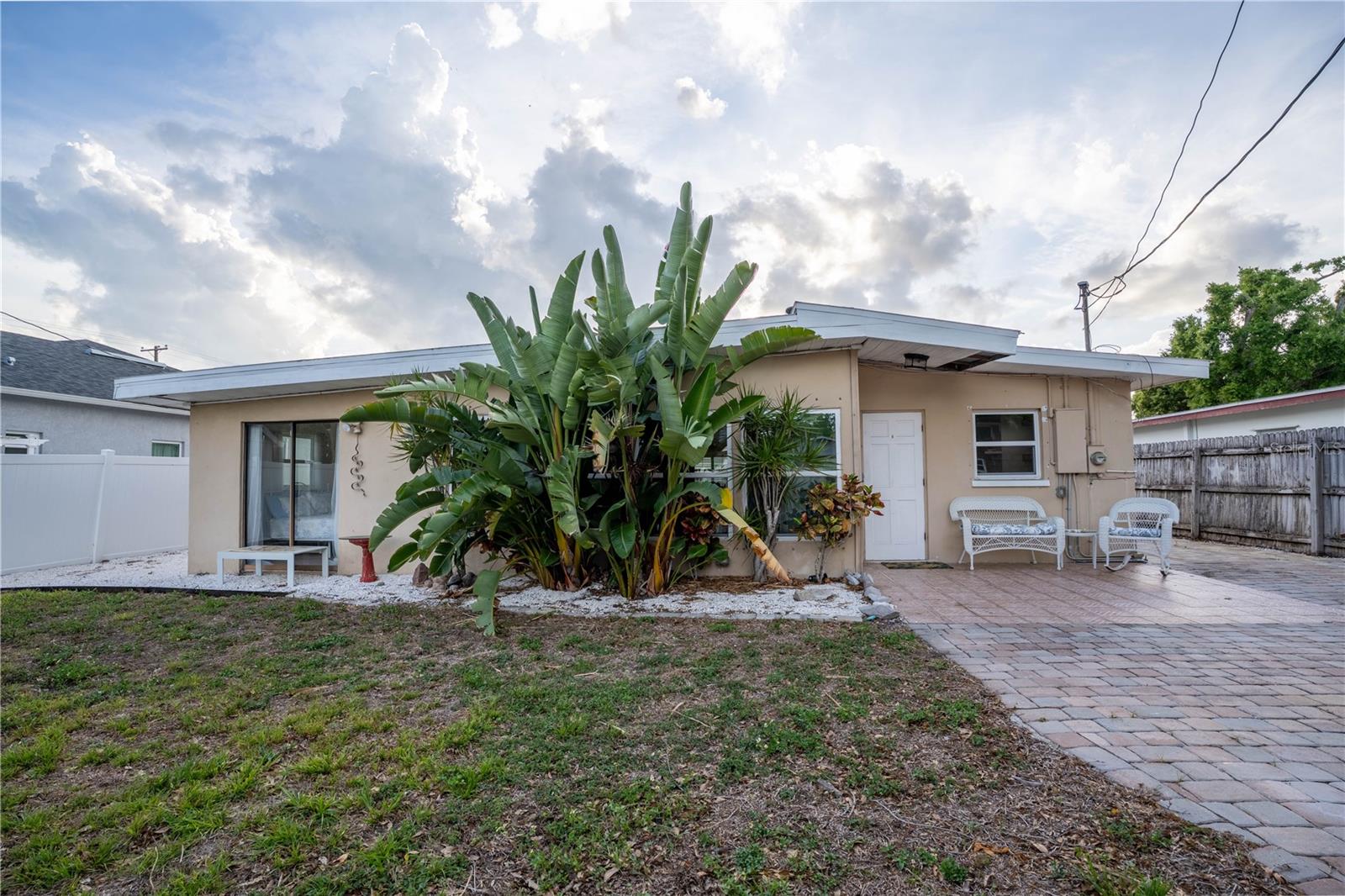 ANONA GROVES - Residential