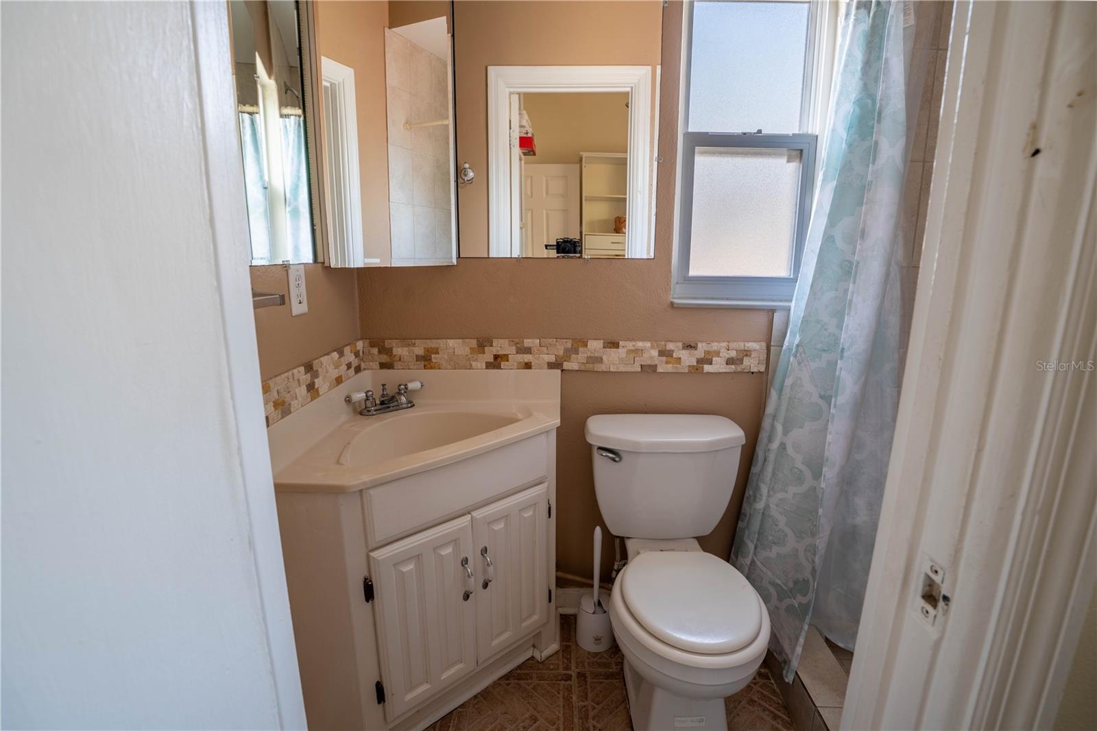 ANONA GROVES - Residential