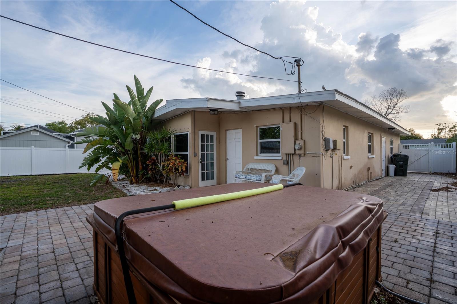 ANONA GROVES - Residential