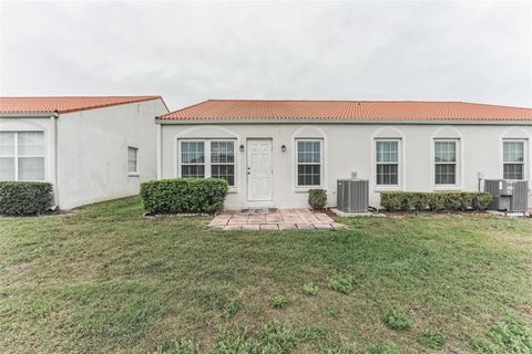 A home in LAKELAND