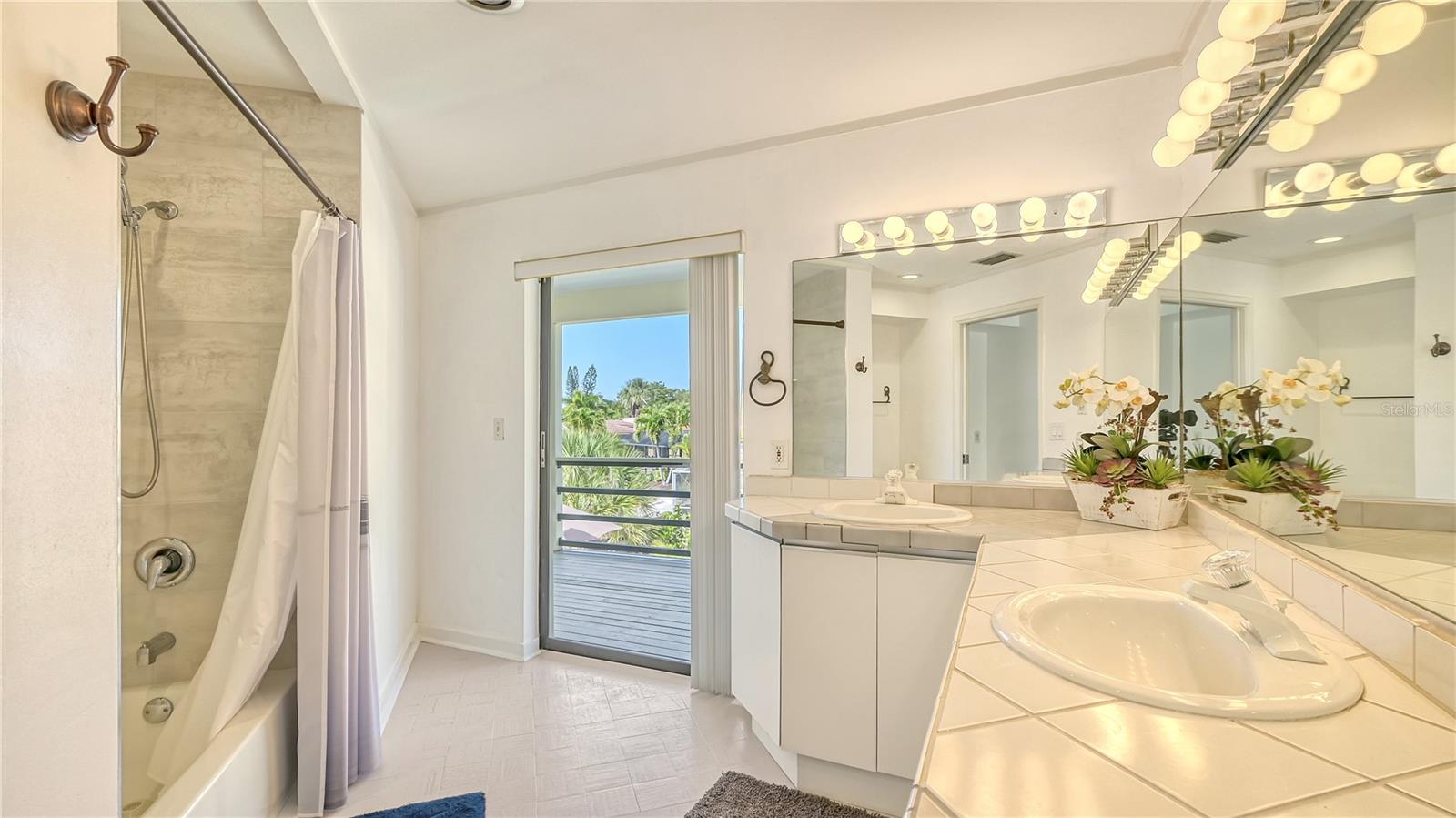 SIESTA ISLES - Residential