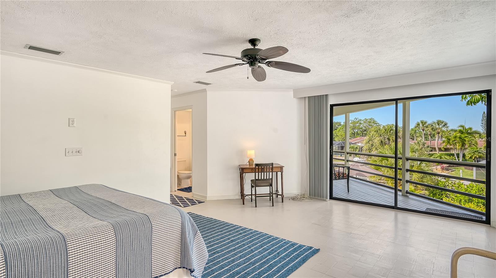 SIESTA ISLES - Residential