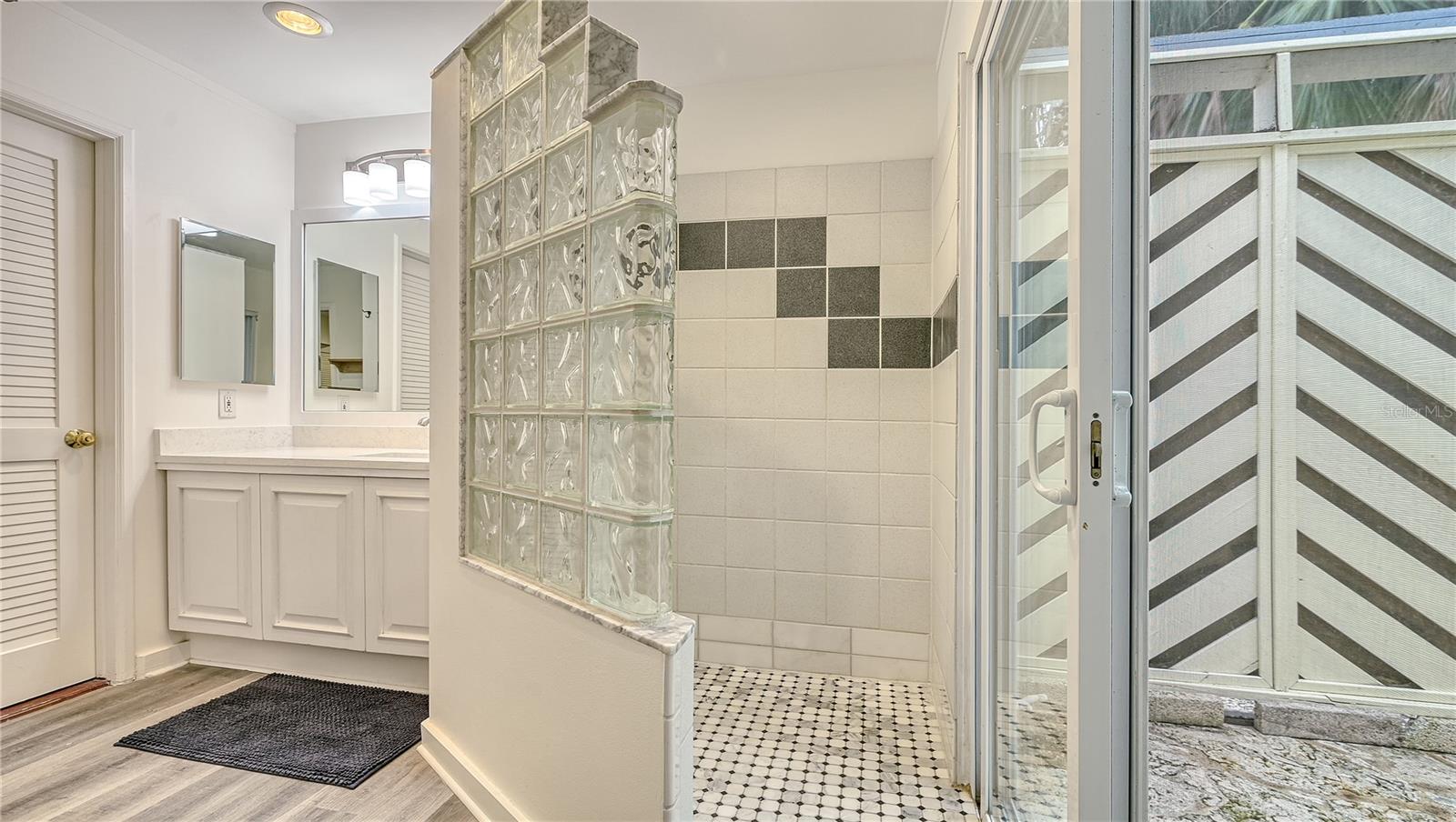 SIESTA ISLES - Residential