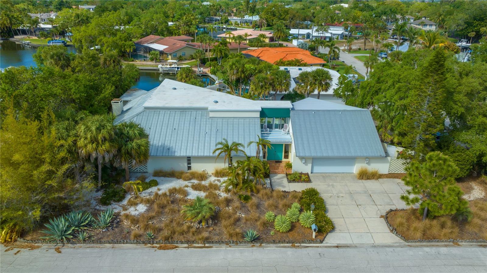 SIESTA ISLES - Residential