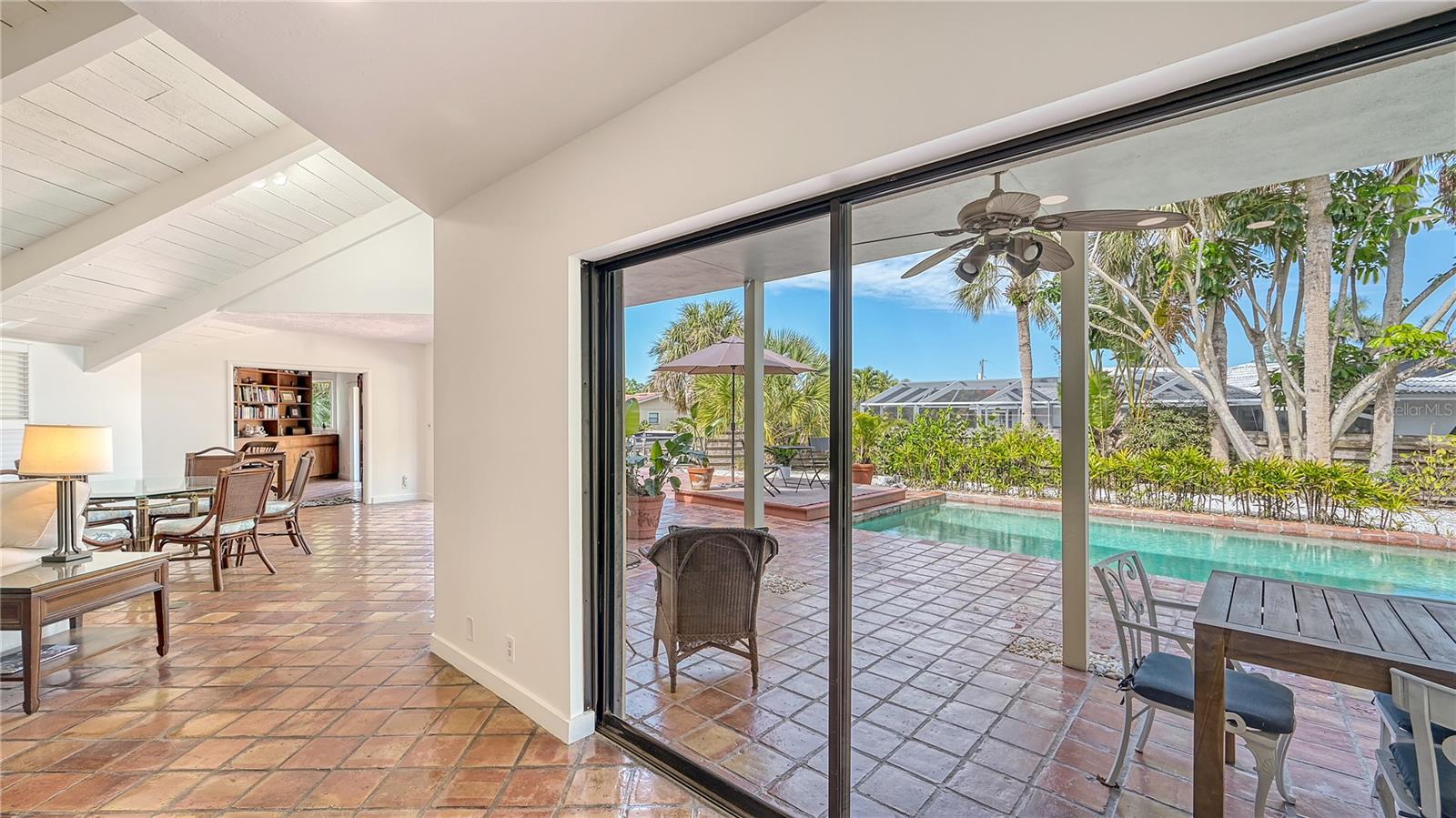 SIESTA ISLES - Residential