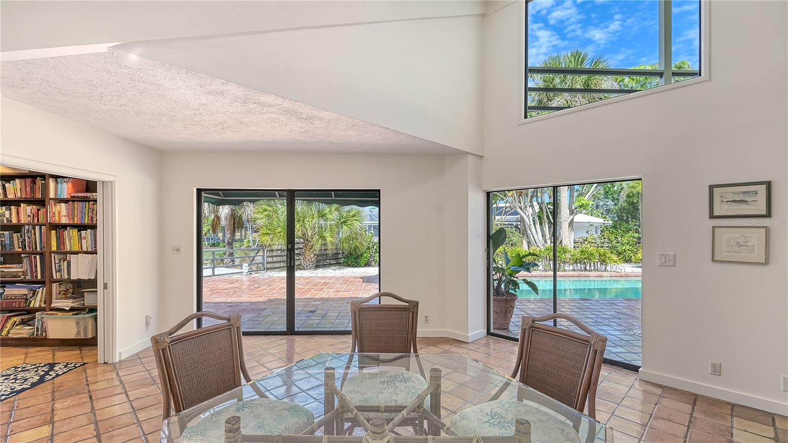 SIESTA ISLES - Residential