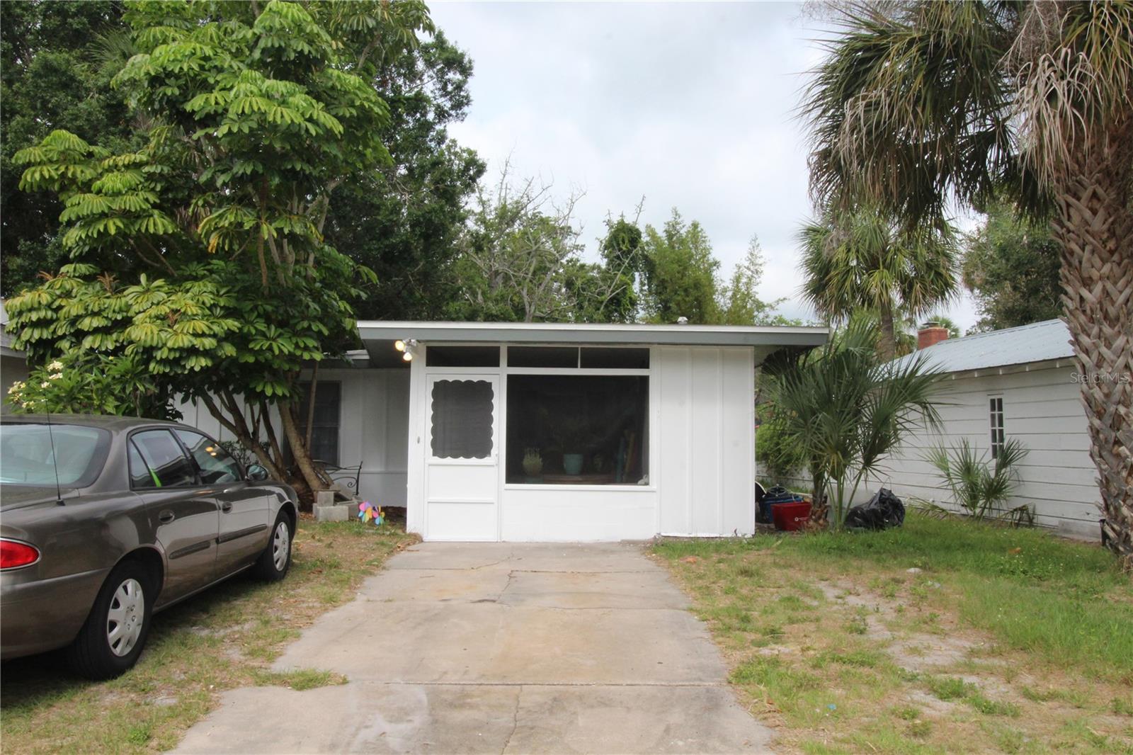 EDGEWATER - Residential Lease