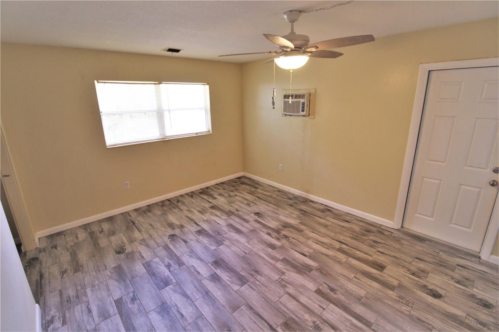 EDGEWATER - Residential Lease