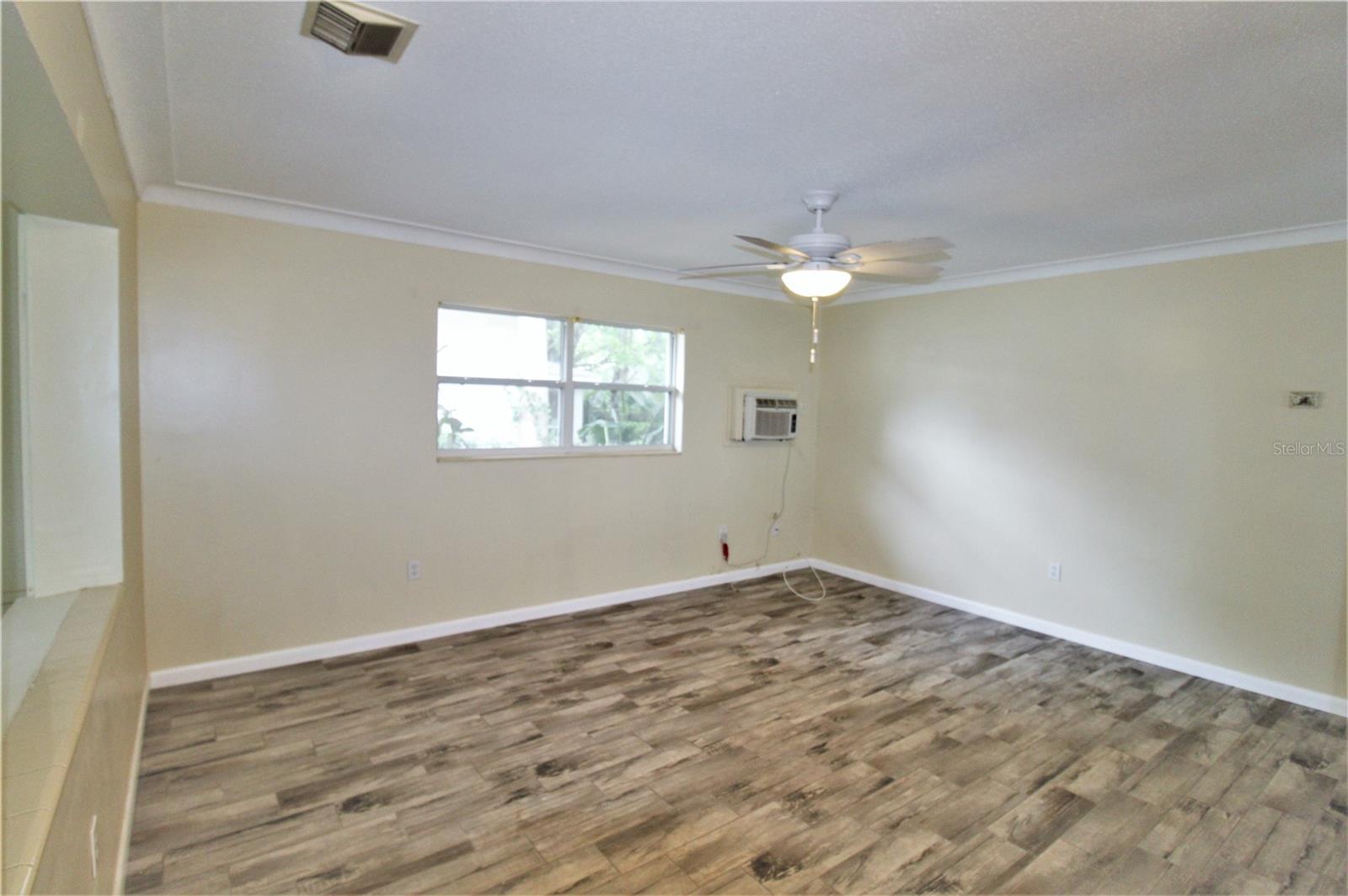 EDGEWATER - Residential Lease