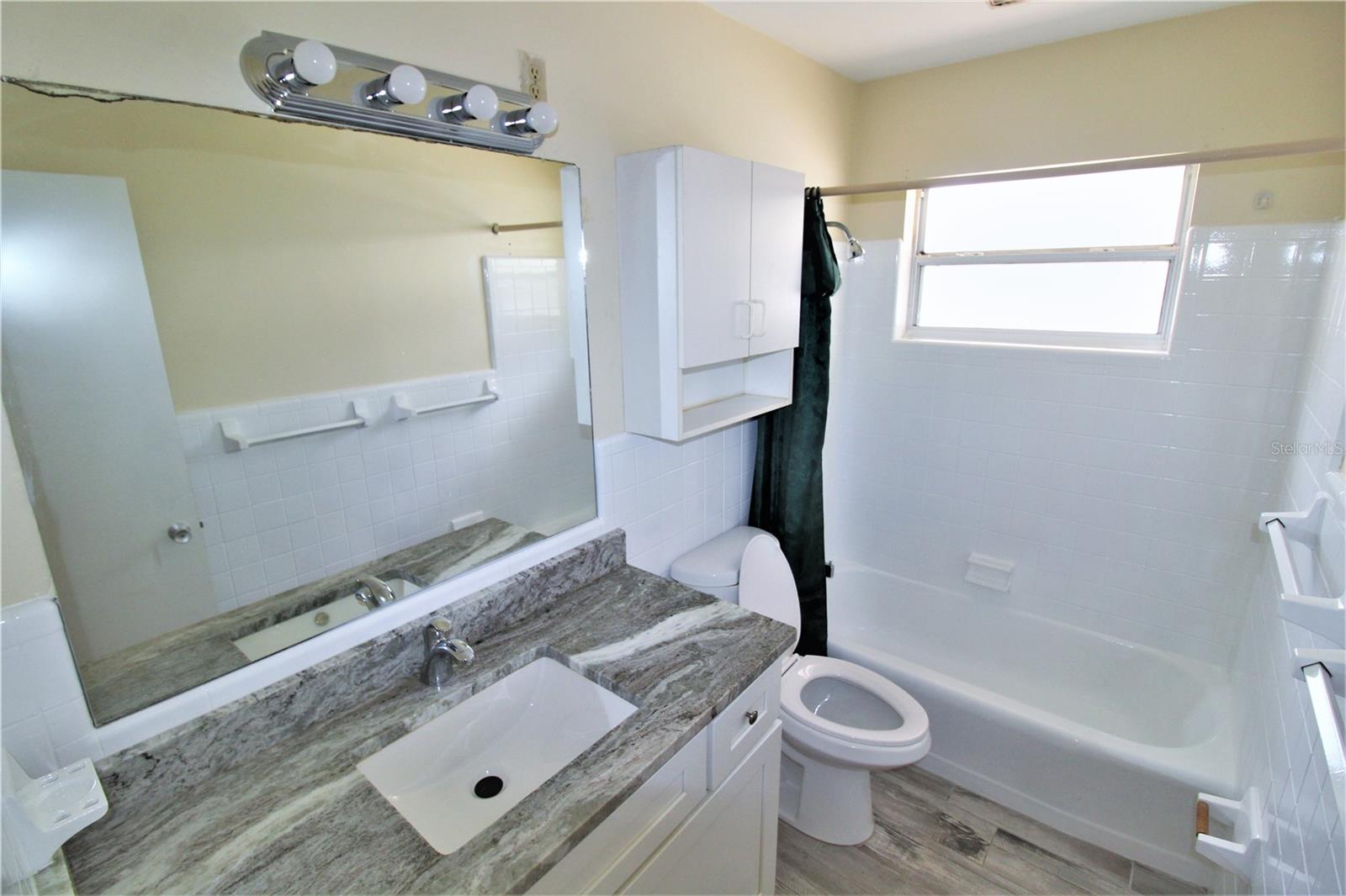 EDGEWATER - Residential Lease