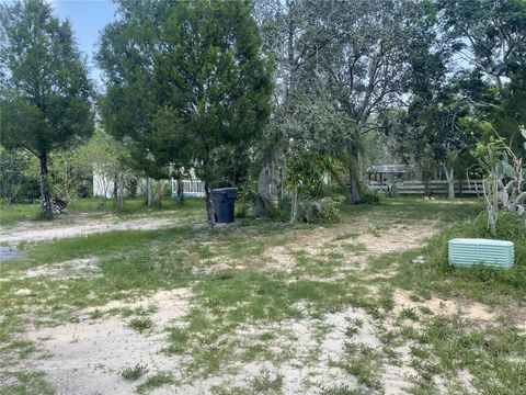 A home in LAKE WALES