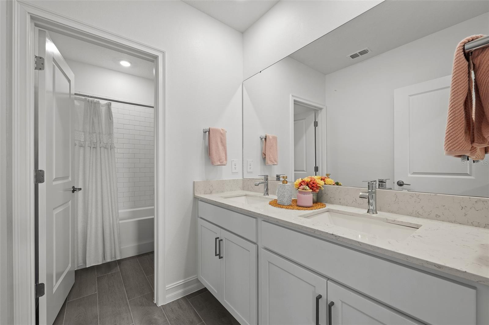 PEARL ESTATES - Residential