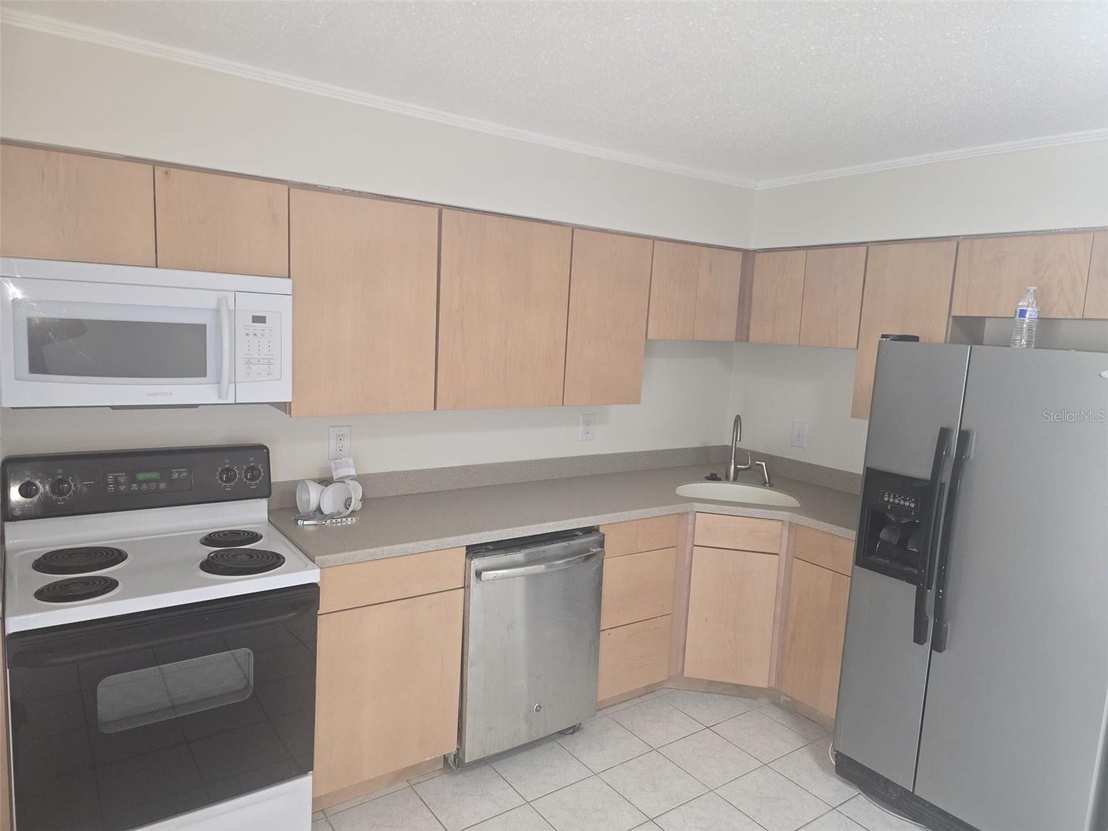 ROYAL CRESCENT CONDO - Residential Lease