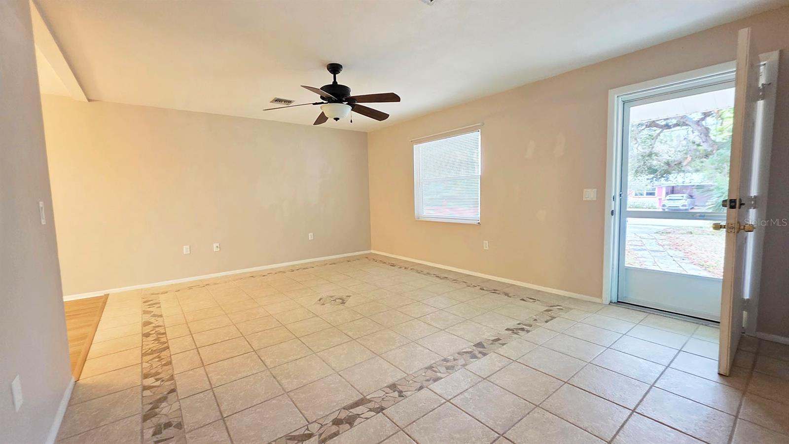 82 W WENTWORTH STREET