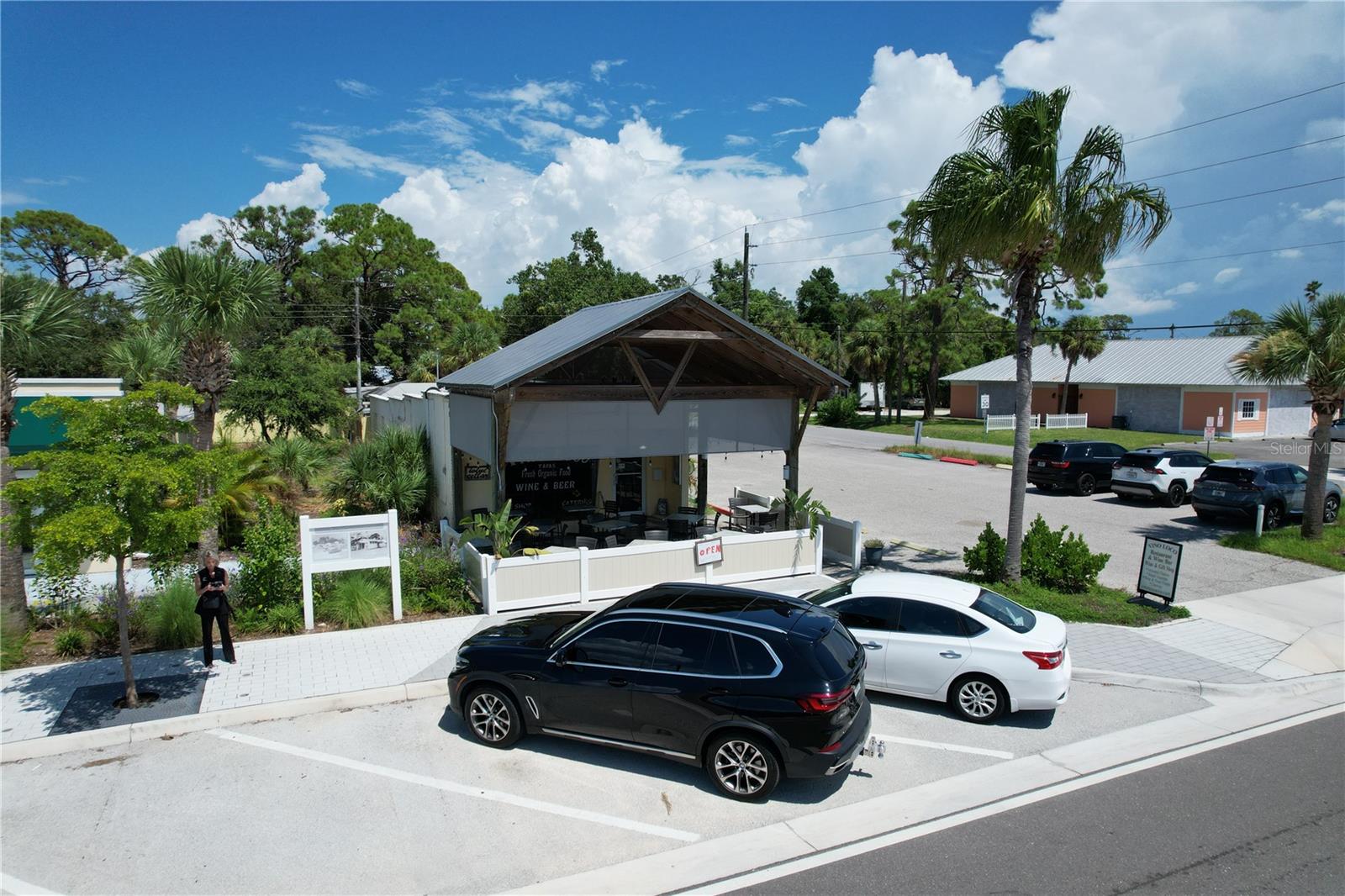 LASBURY PINEACRES ENGLEWOOD - Residential Lease