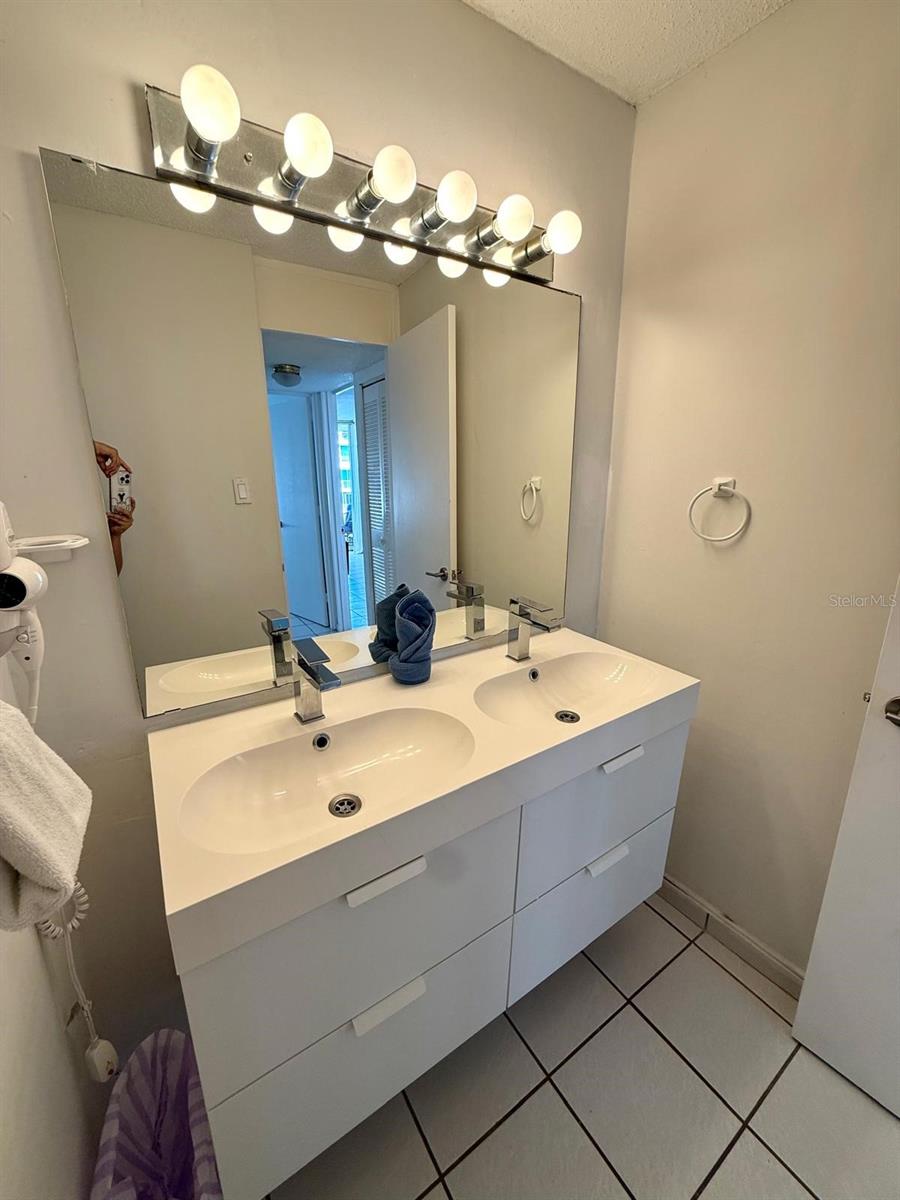 CORAL BEACH - Residential