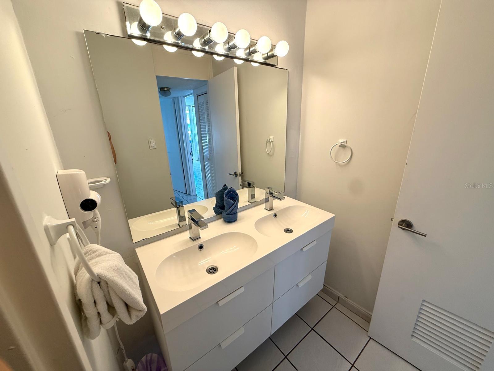 CORAL BEACH - Residential