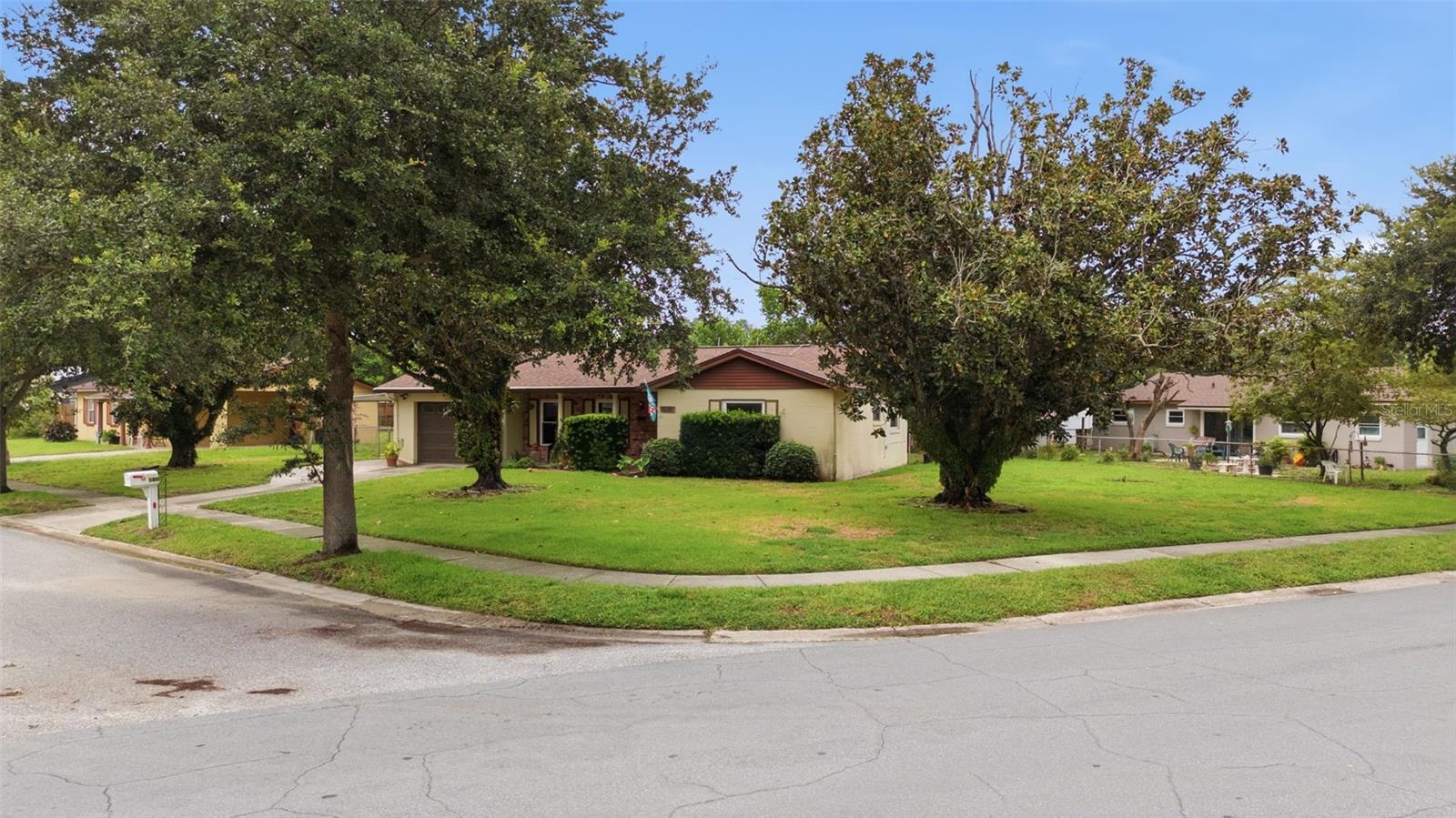 530 E FOOTHILL WAY