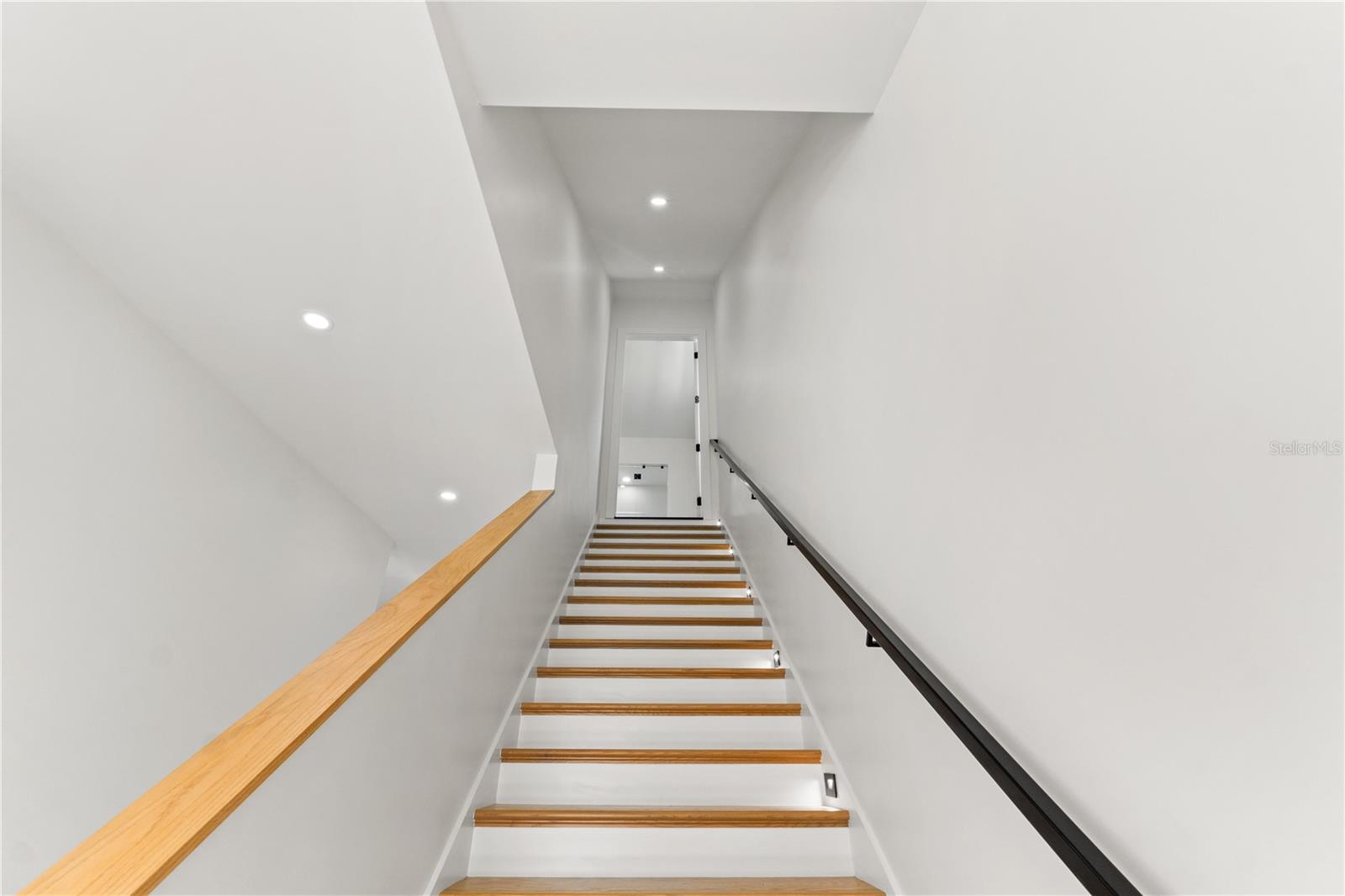 DAVIS ISLANDS PB10 PG52 TO 57 - Residential