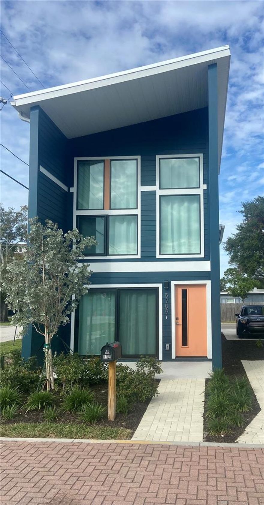 Great Location! BAD CREDIT or NO credit WELCOME! Modern 1,050 SQFT New Energy efficient, modern two story single family home in new subdivision conveniently located in the middle of Pinellas County. Only 20 min to Gulf Beaches, 15 min to downtown St Petersburg and located close to everything. Cable and internet are included in rent. To move in, in order to qualify required first, last and refundable security deposit equal to one month rent and application fee. Looking for long term, non-smoking, clean tenant for 12 month lease or longer. Rest area has gas grill for gathering or cooking outside. Perfect for minimalistic modern living, but has large pantry. Please message me for virtual tour.