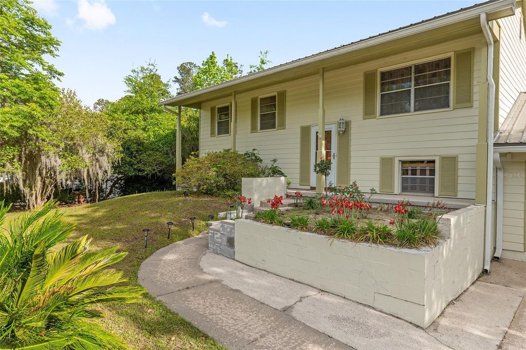 Photo of 505 NW 37th Place, Gainesville, FL 32609 (MLS # GC539400)