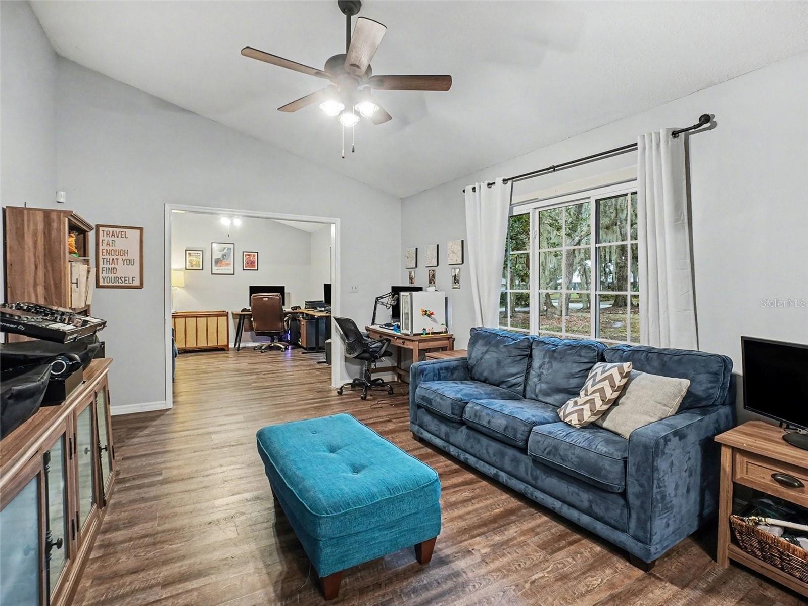 112 W GREENTREE LANE