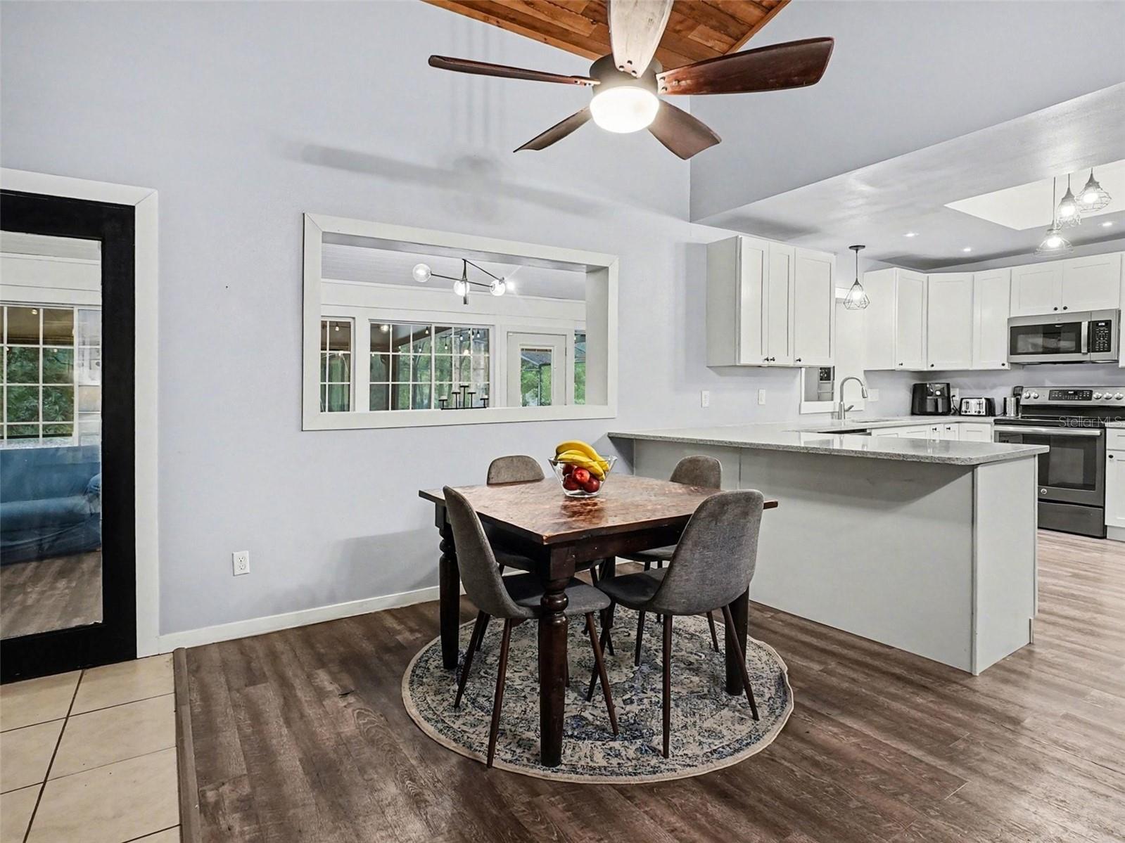 112 W GREENTREE LANE