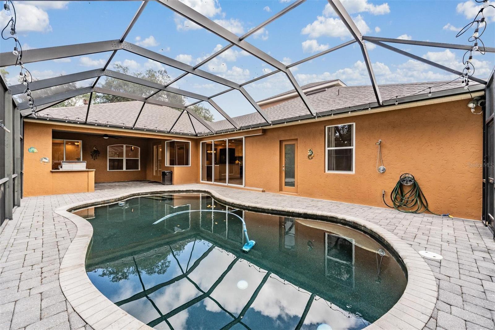 SECLUDED OAKS - Residential