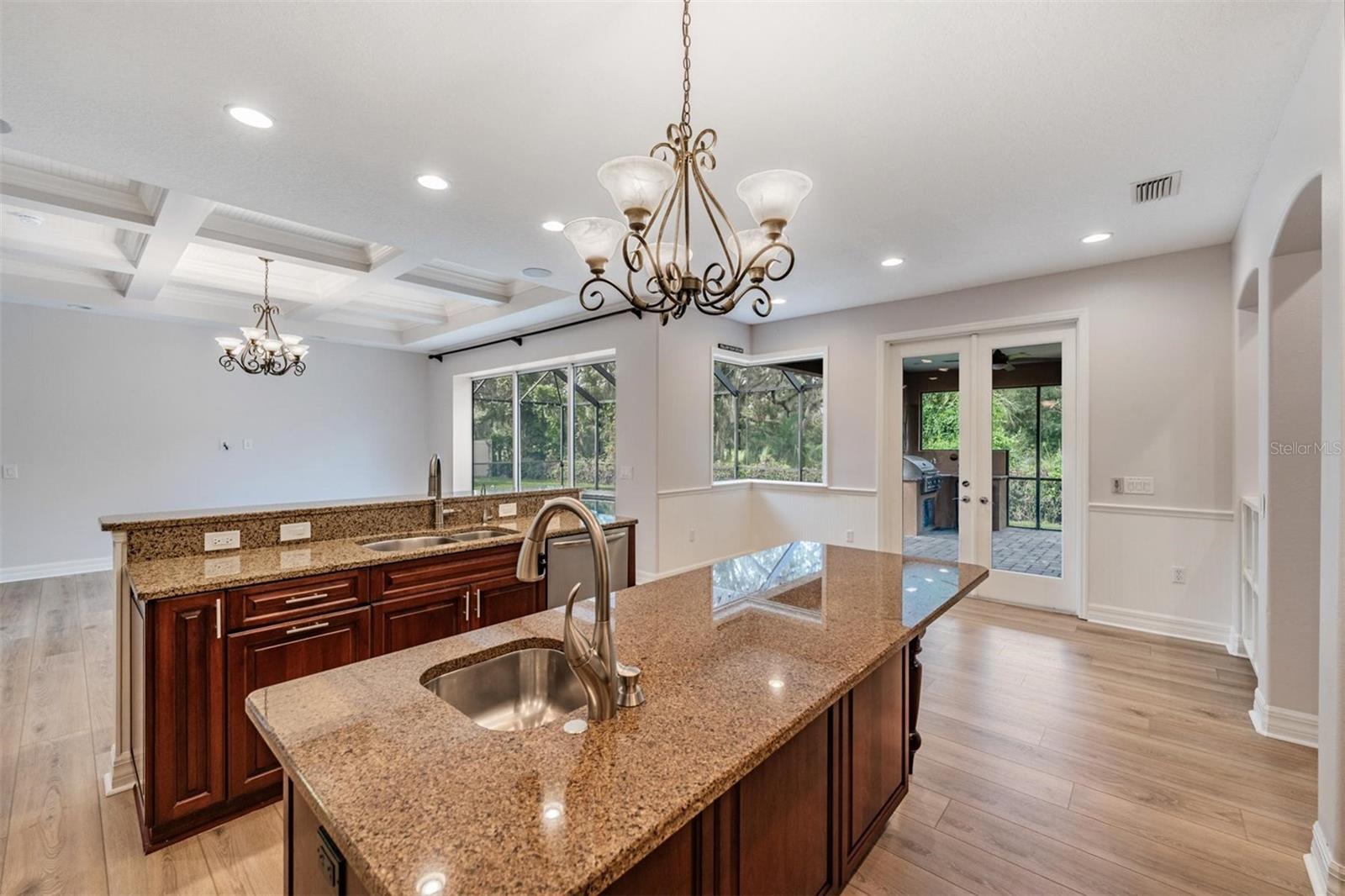 SECLUDED OAKS - Residential