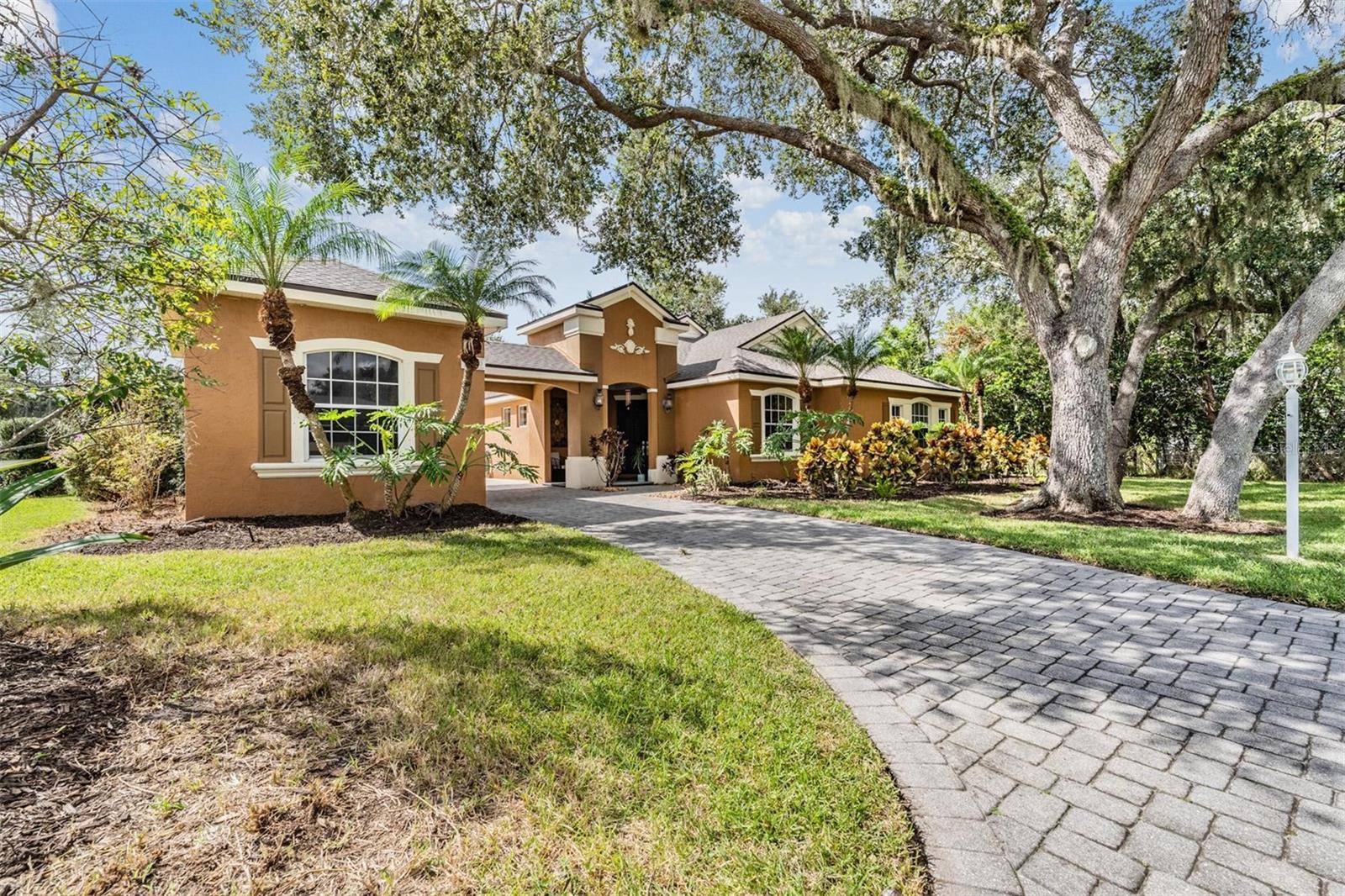 SECLUDED OAKS - Residential