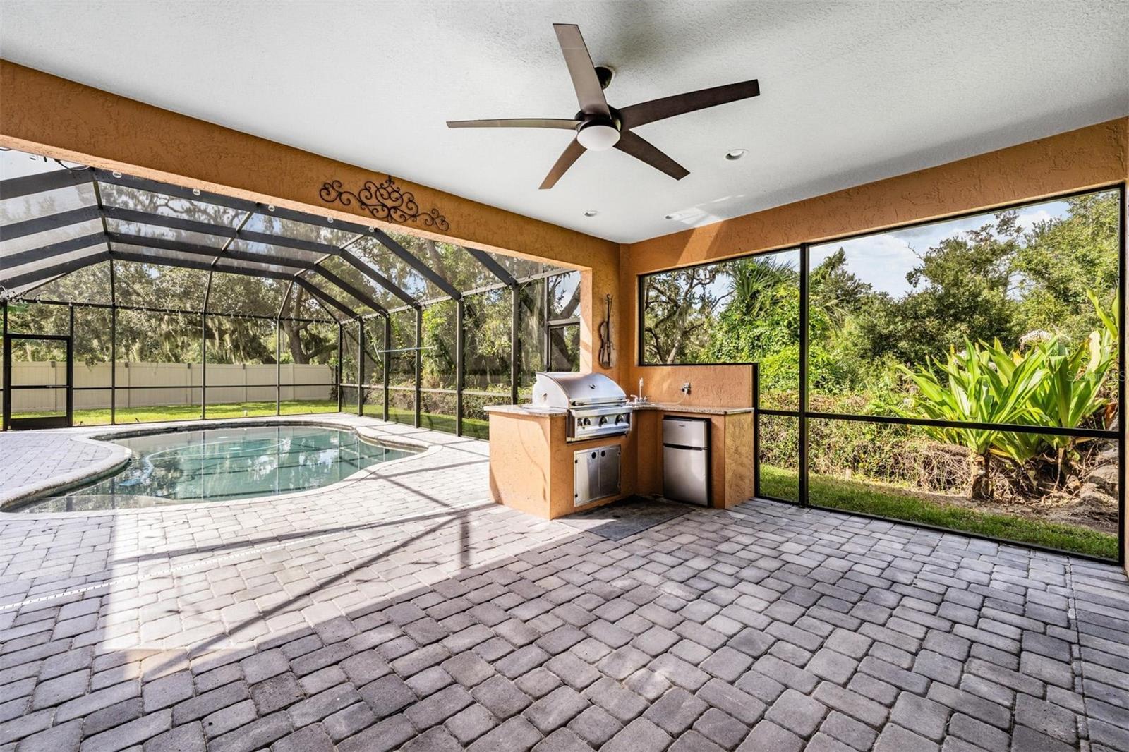 SECLUDED OAKS - Residential