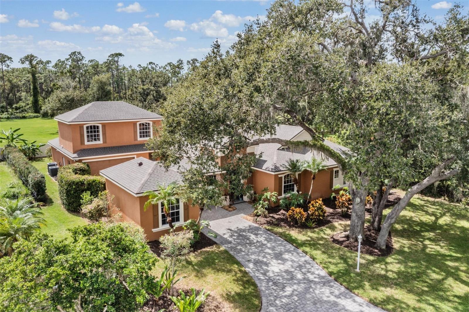 SECLUDED OAKS - Residential