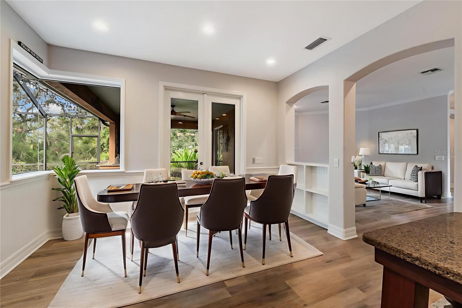 SECLUDED OAKS - Residential