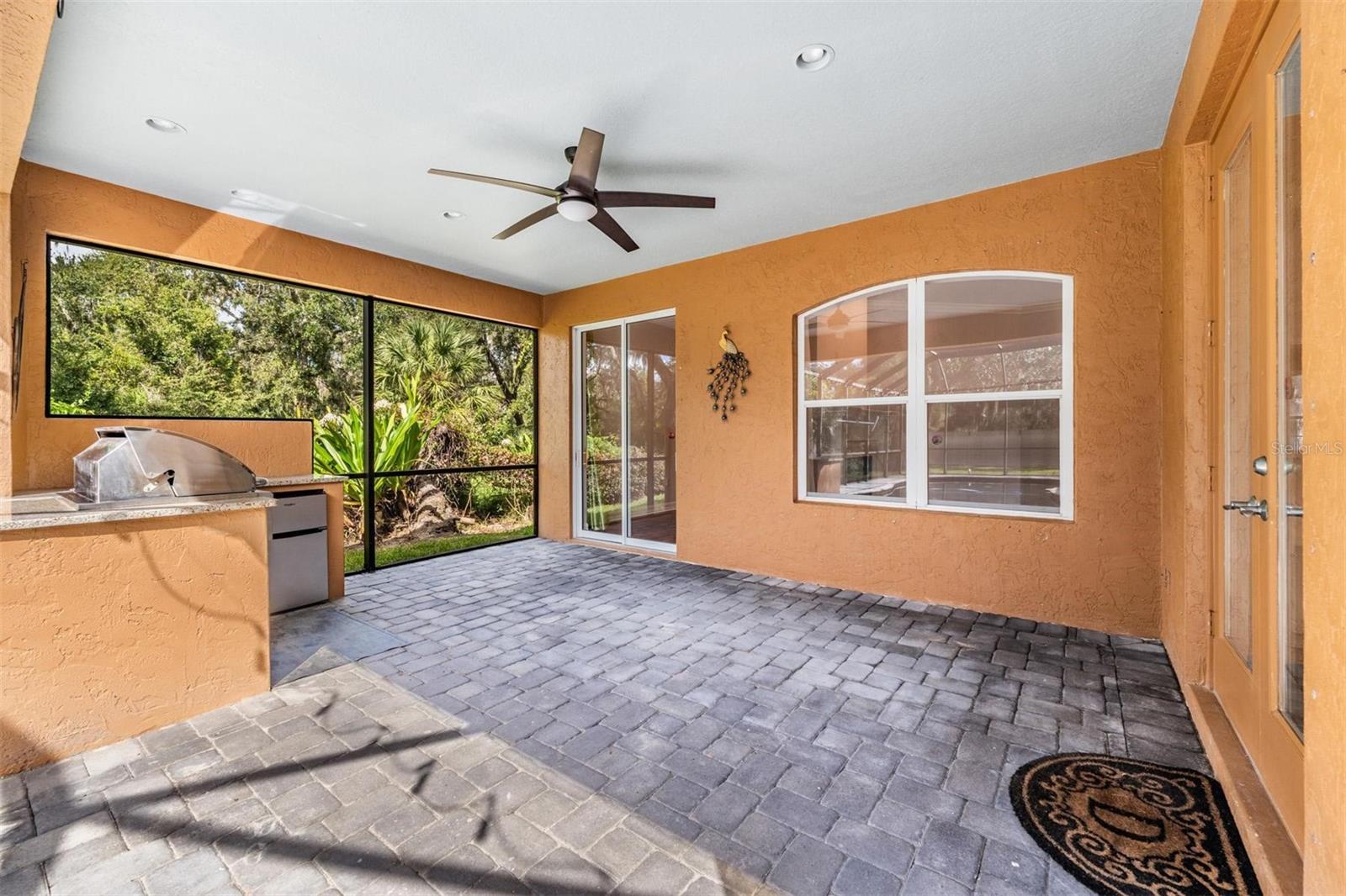 SECLUDED OAKS - Residential