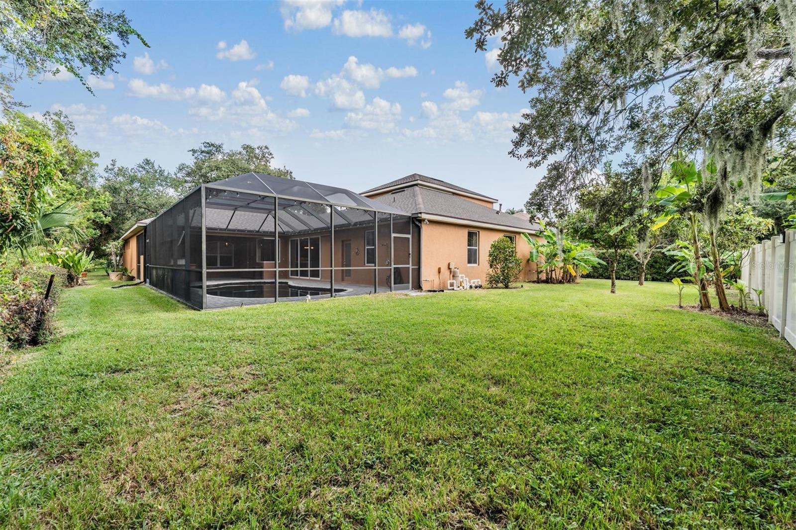 SECLUDED OAKS - Residential