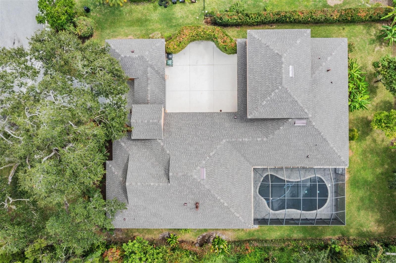 SECLUDED OAKS - Residential