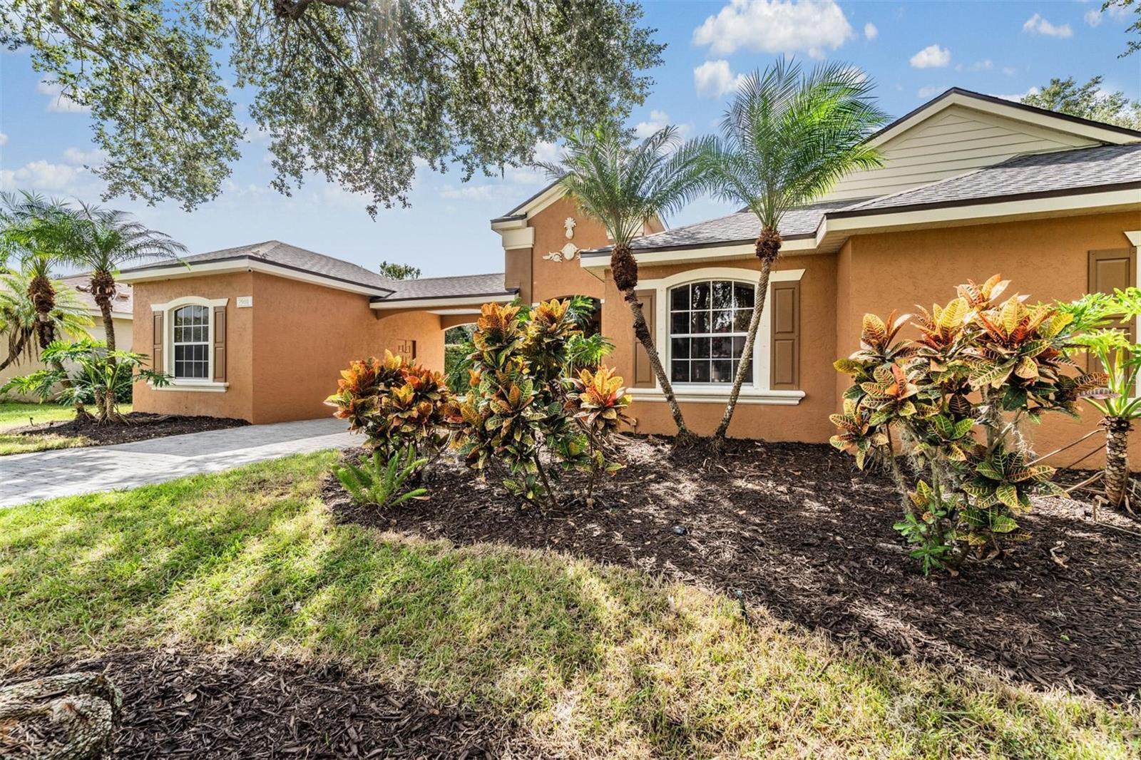 SECLUDED OAKS - Residential