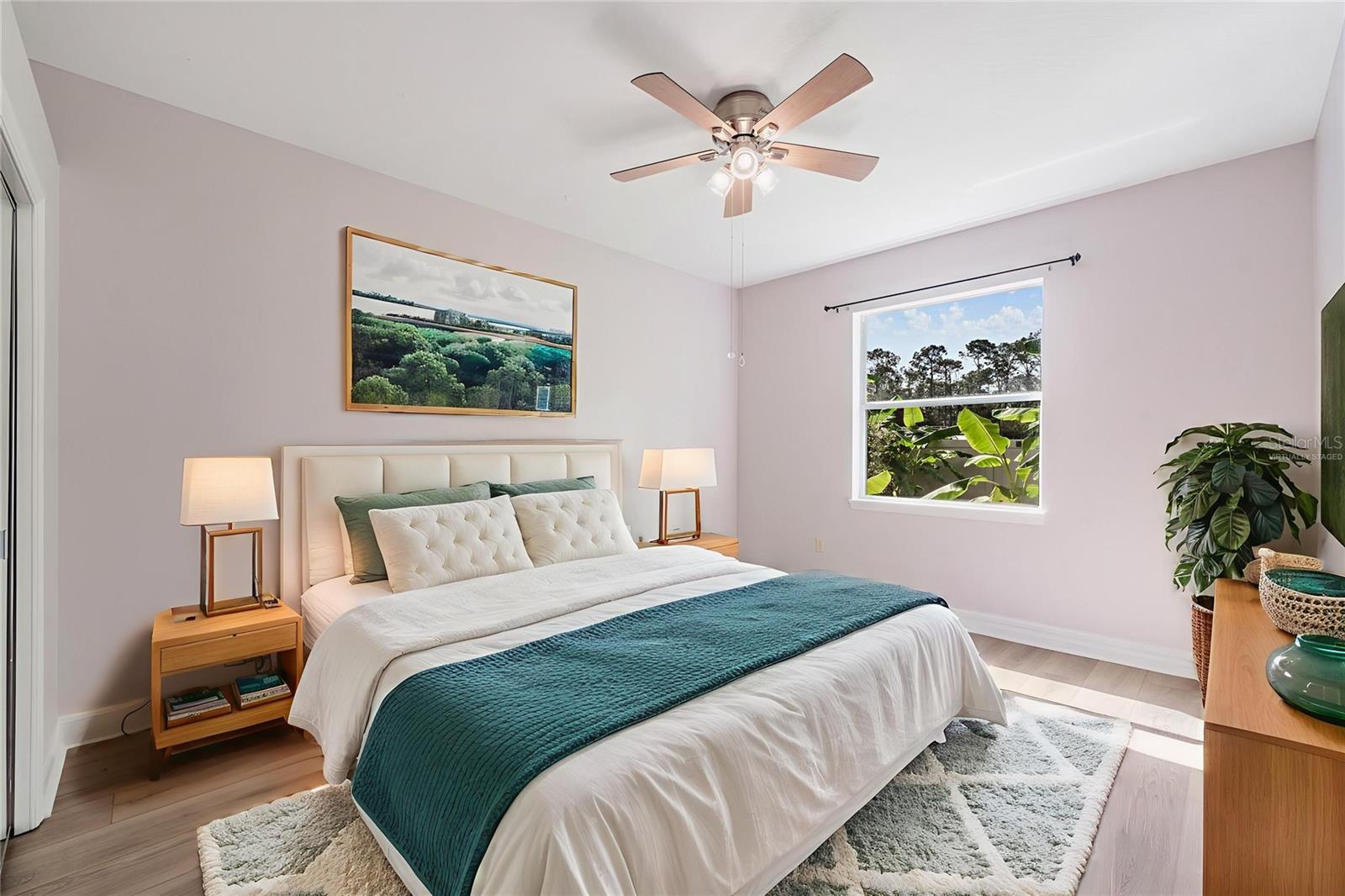 SECLUDED OAKS - Residential