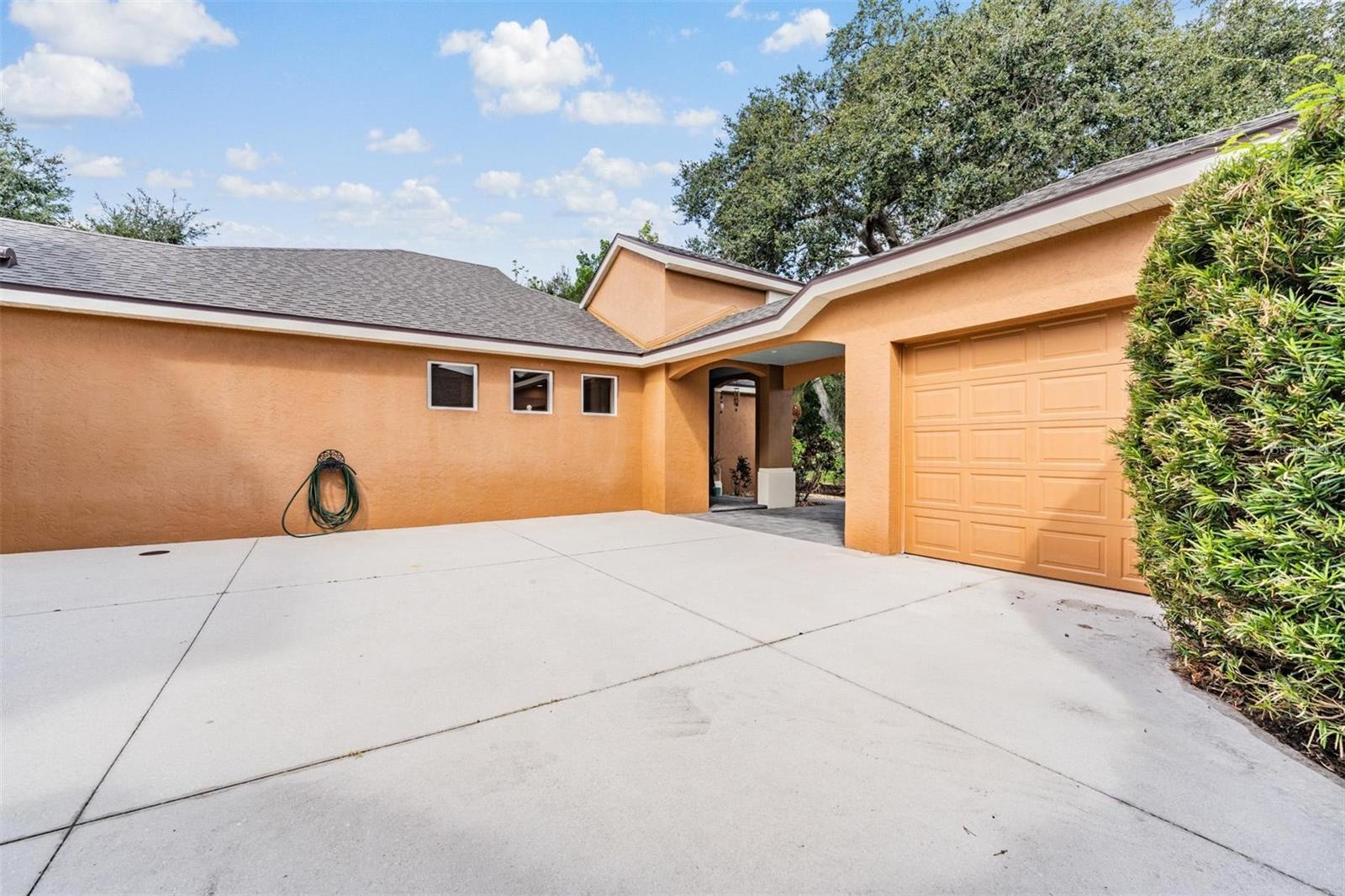 SECLUDED OAKS - Residential