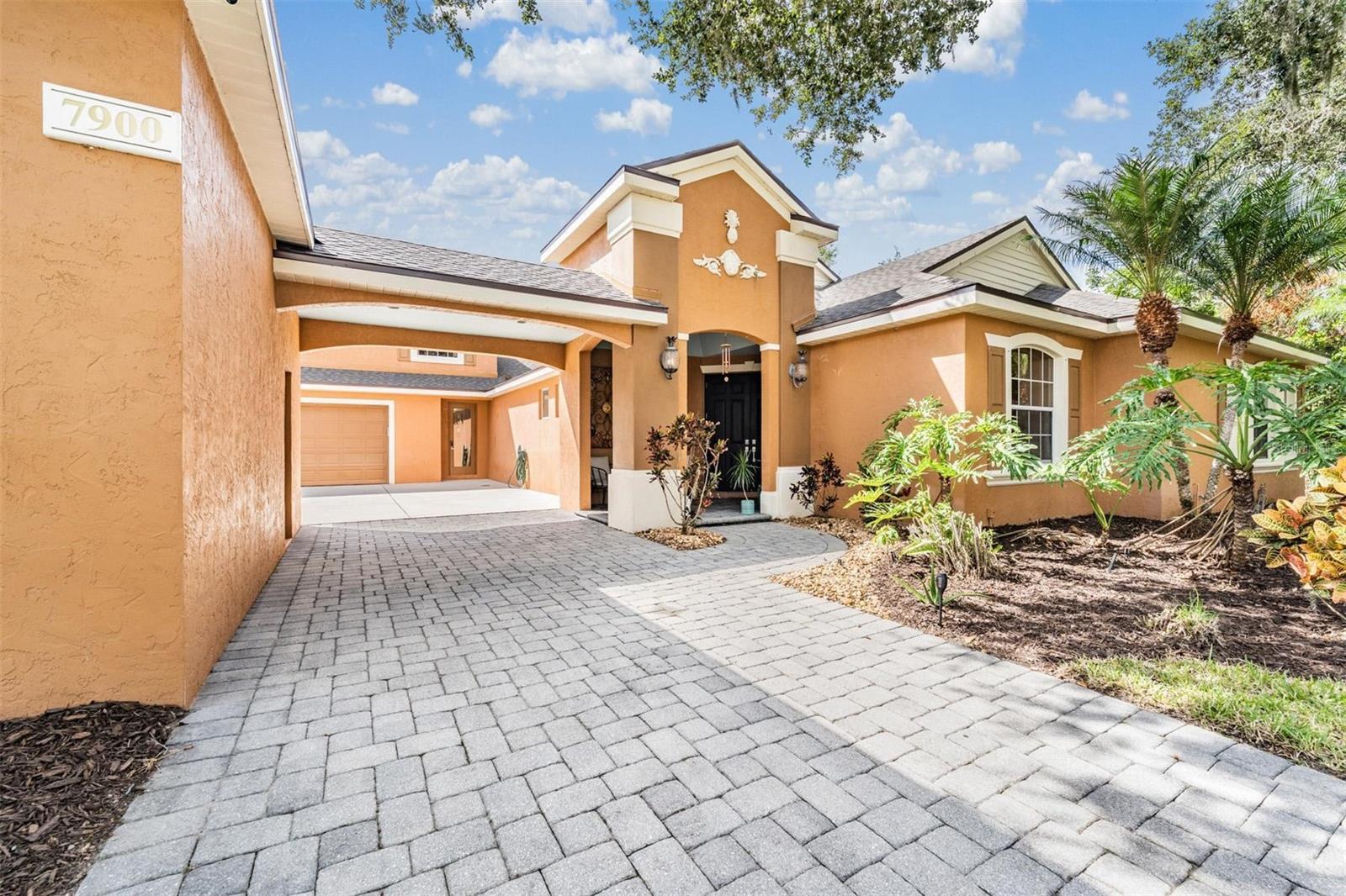 SECLUDED OAKS - Residential