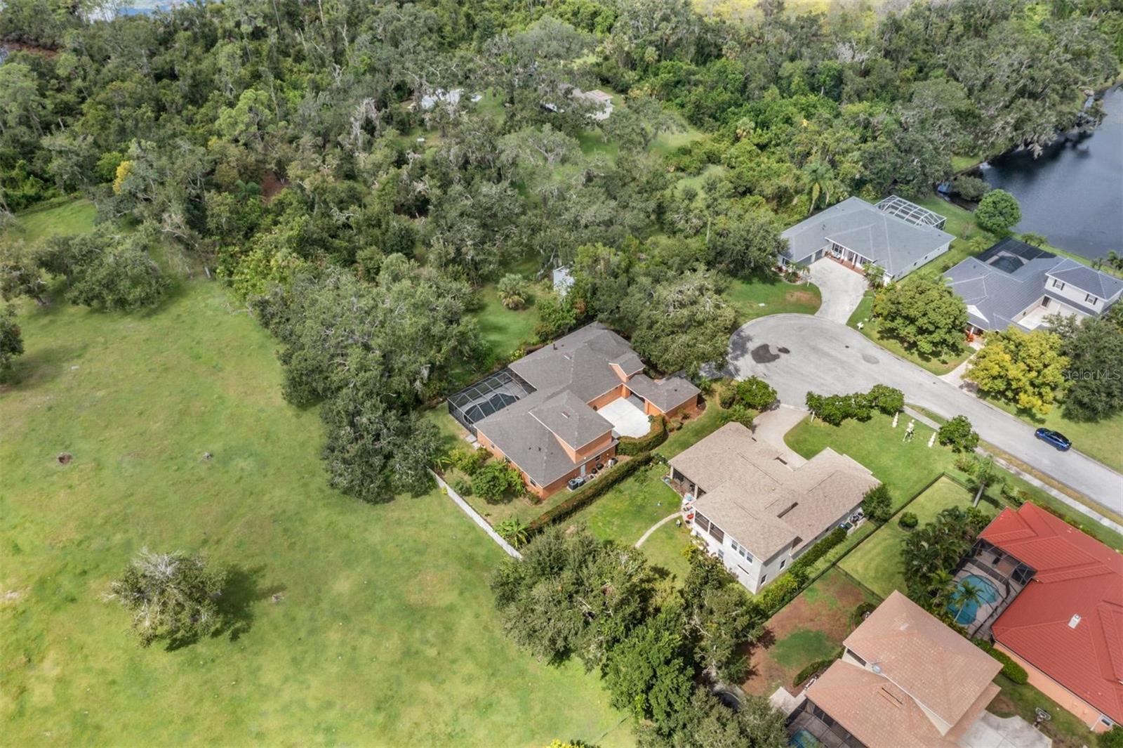 SECLUDED OAKS - Residential