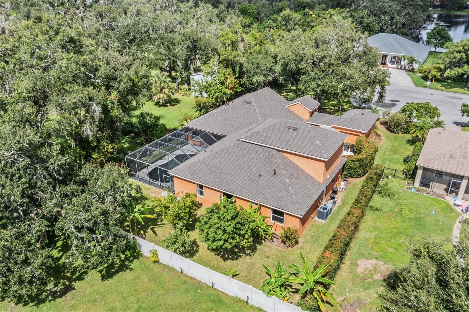 SECLUDED OAKS - Residential