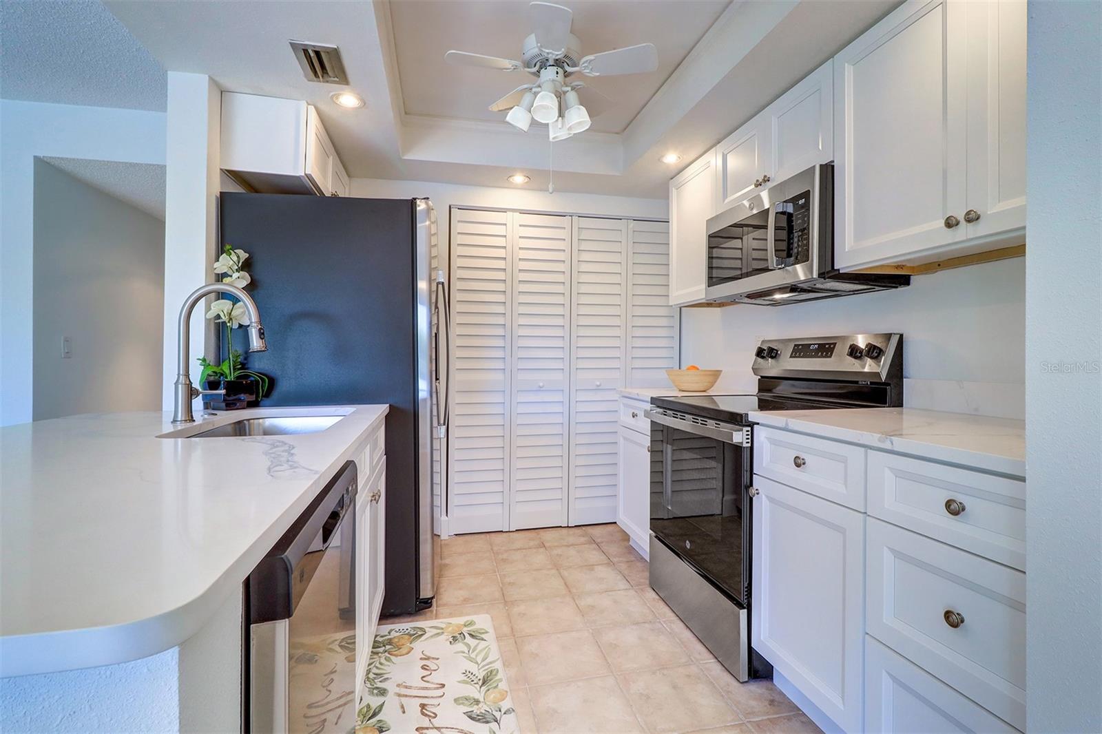 PEPPERTREE LAKE CONDO BLDG 24,SUITE 2401 TOGETHER - Residential