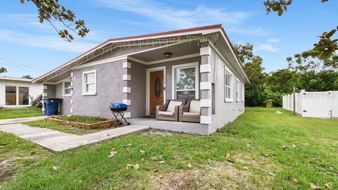 Photo of 2024 Michigan Avenue, Panama City, FL 32405 (MLS # O6340562)